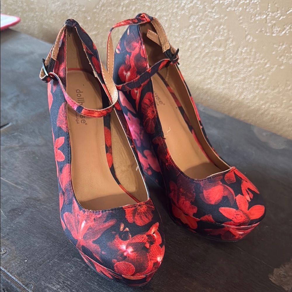 Dollhouse Women's Red Floral Platform Heels
